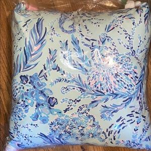 LILLY PULITZER GWP PILLOW FOR SALE!!!!